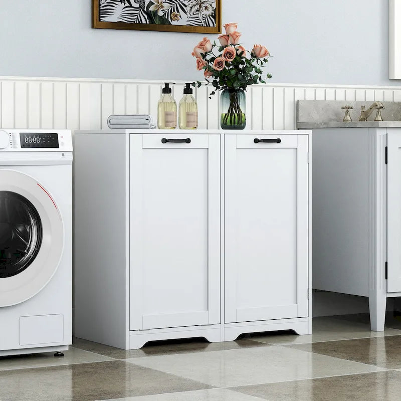 Freistehender Badezimmerschrank mit ausklappbarem Wäschekorb und verstellbarem Regalboden, Türregal-Design