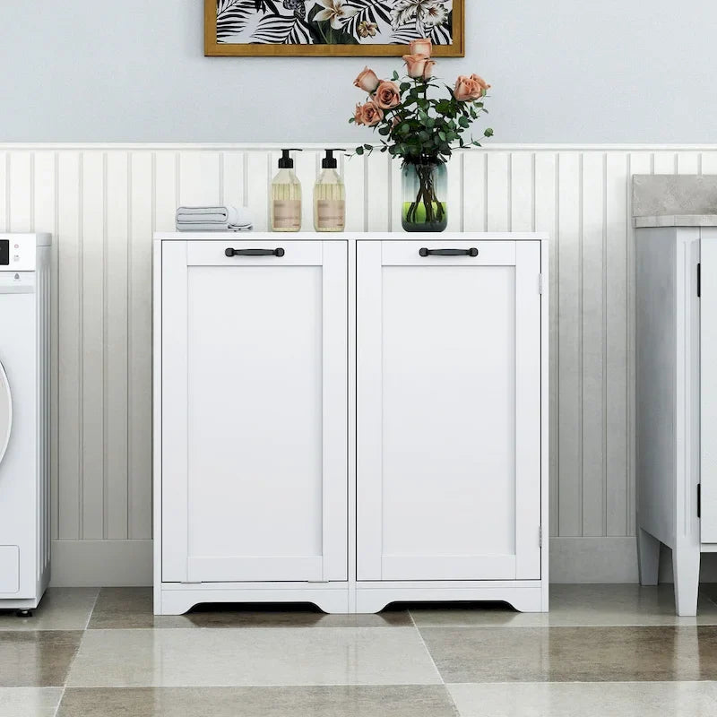 Freistehender Badezimmerschrank mit ausklappbarem Wäschekorb und verstellbarem Regalboden, Türregal-Design