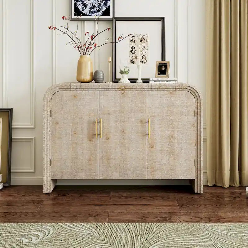 Holzschrank mit 3 Türen, geschwungenes Sideboard mit goldenen Griffen, Buffetschrank mit verstellbaren Trennwänden