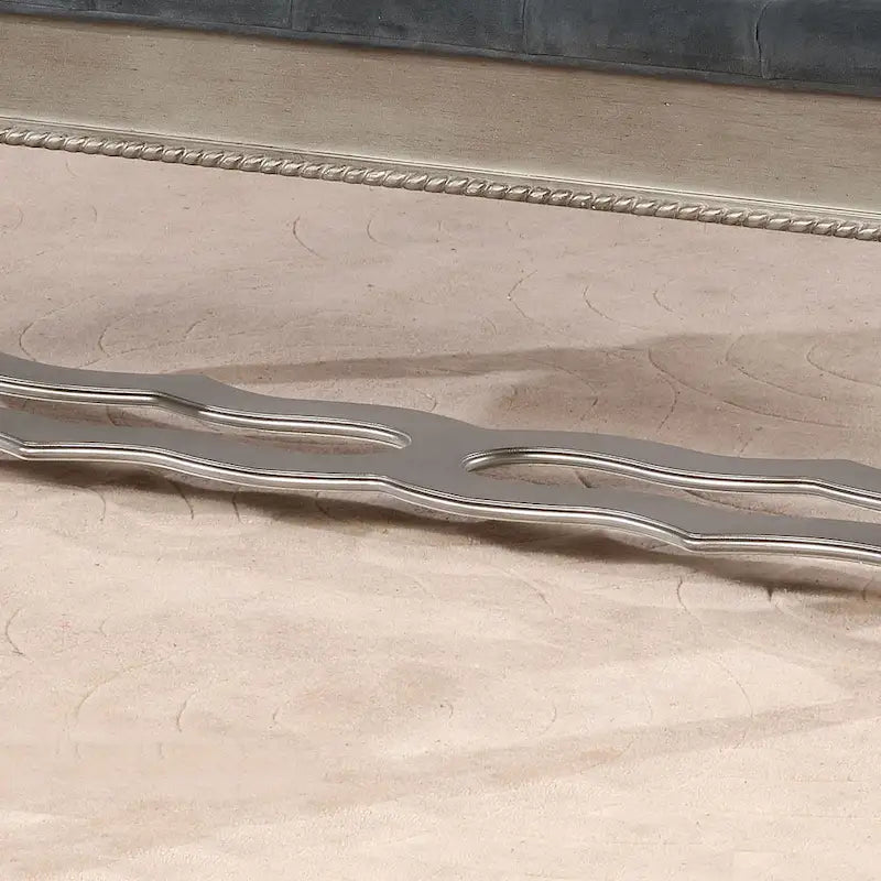 Banc d'appoint traditionnel rembourré en tissu capitonné