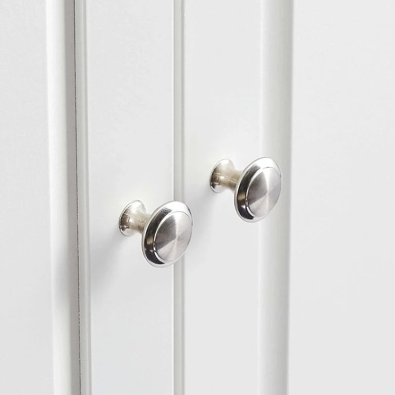 Hoher Badezimmerschrank mit drei Schubladen
