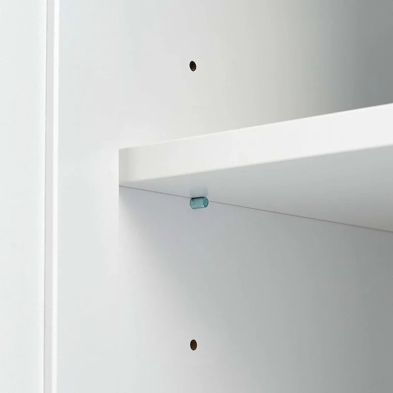 Hoher Badezimmerschrank mit drei Schubladen